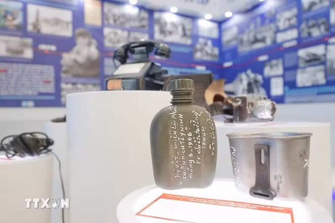 Objetos en el stand de VNA en la Exposición de Logros Nacionales "80 Años de Independencia, Libertad y Felicidad". (Foto: VNA)