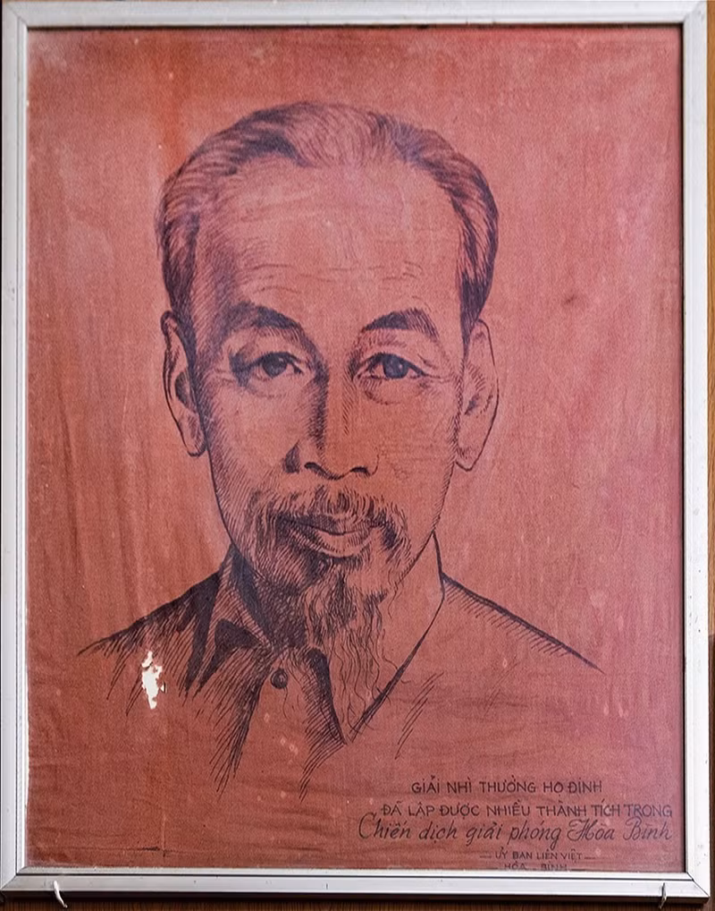 Reconocimiento otorgado a la familia Dinh Cong por sus destacados méritos en la campaña de liberación de la provincia de Hoa Binh (actual provincia de Phu Tho). (Foto: VNA)