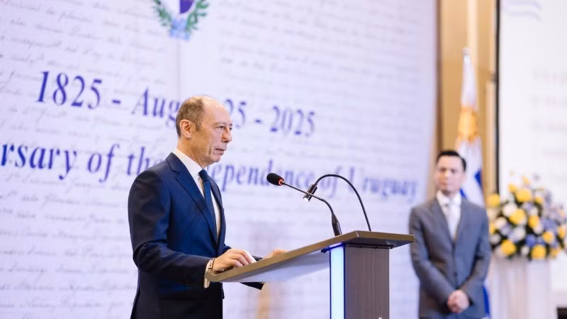 El embajador de la República Oriental del Uruguay en Vietnam, Raúl Pollak Giampietro, habla en la ceremonia. (Foto: Embajada de Uruguay en Vietnam)