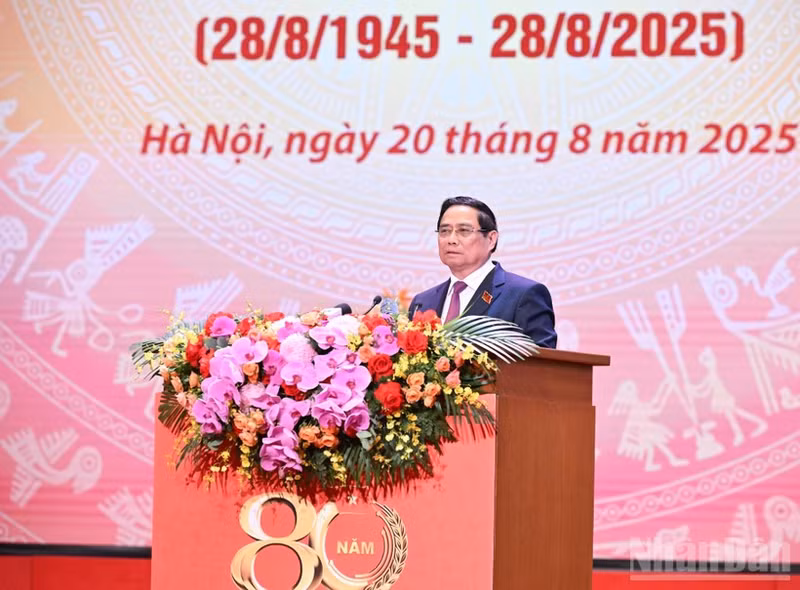El primer ministro Pham Minh Chinh habla en el evento. (Foto: Nhan Dan)