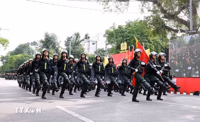 El desfile de la unidad de Policía de Operaciones Especiales. (Foto: VNA)