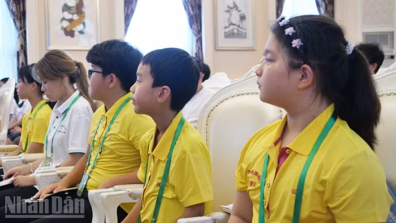 Niños chinos en el encuentro.