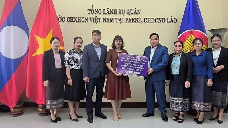 En el acto de entrega de la asistencia. 