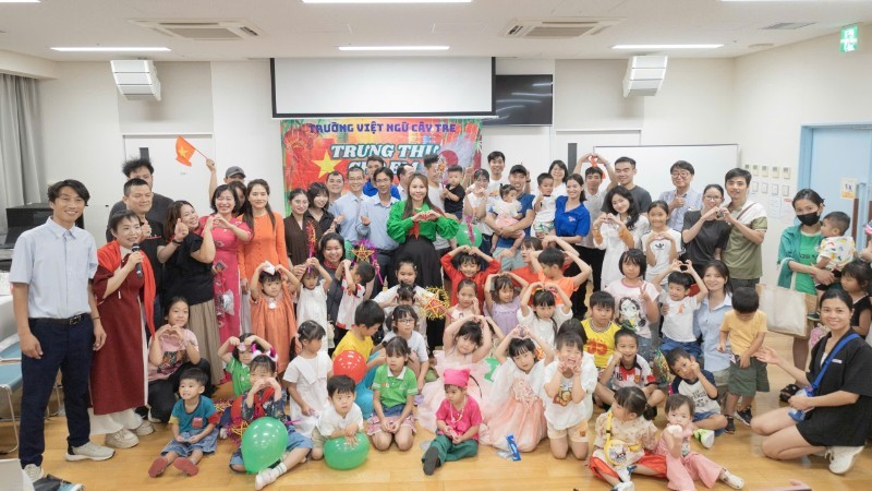 En la actividad, celebrada por la Escuela de Lengua Vietnamita Cay Tre para niños vietnamias. 