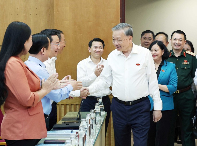 El secretario general del Partido Comunista de Vietnam, To Lam, saluda a los delegados. (Foto: VNA)