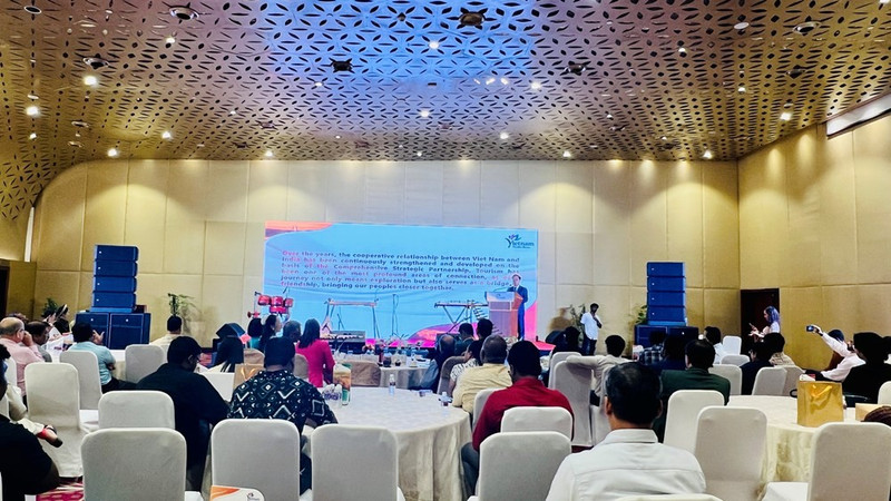El subdirector de la Administración Nacional de Turismo de Vietnam, Pham Van Thuy, pronuncia el discurso de apertura del programa. (Foto: baovanhoa.vn)