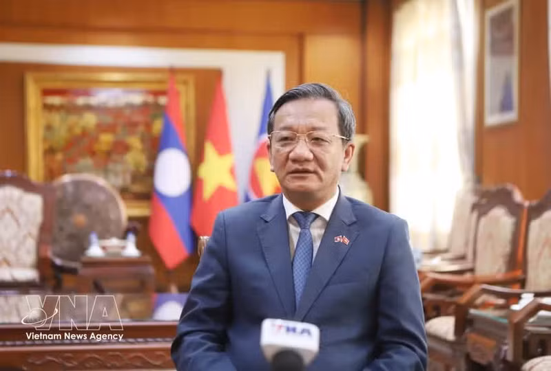 El embajador de Vietnam en Laos, Nguyen Minh Tam, en la entrevista. (Foto: VNA)