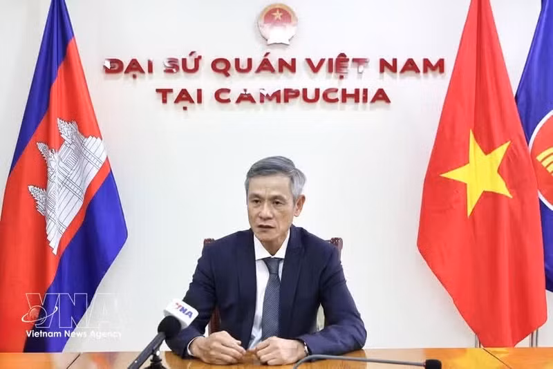 El embajador de Vietnam en Camboya, Nguyen Minh Vu, en la entrevista. (Foto: VNA)