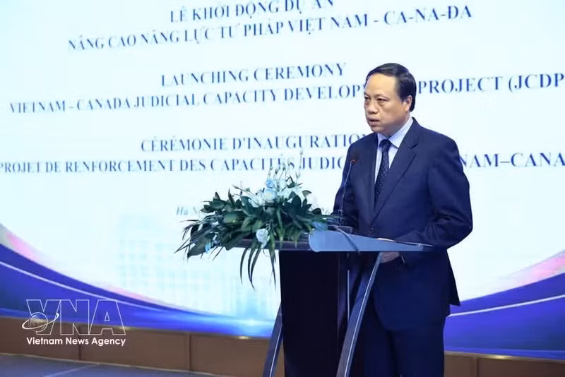 Le Tien, vicepresidente del Tribunal Supremo Popular de Vietnam, habla en el evento. (Foto: VNA)