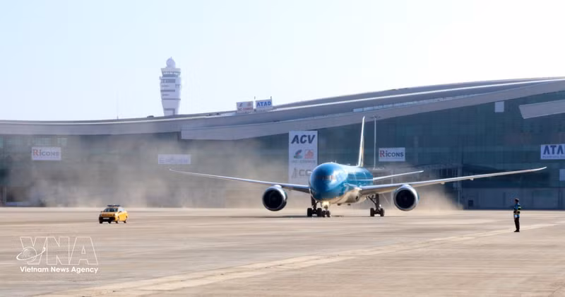 Un Boeing 787 de Vietnam Airlines, la aerolínea nacional de Vietnam, aterrizó en el Aeropuerto Internacional de Long Thanh en su primer vuelo. (Foto: VNA)
