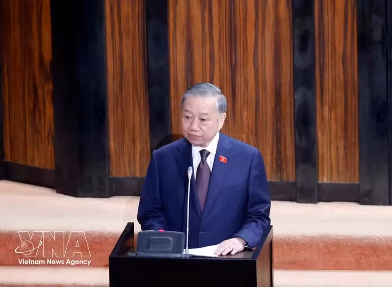 El secretario general del PCV y presidente de Vietnam, To Lam, pronuncia un discurso ante el Parlamento esrilanqués (Foto: VNA)