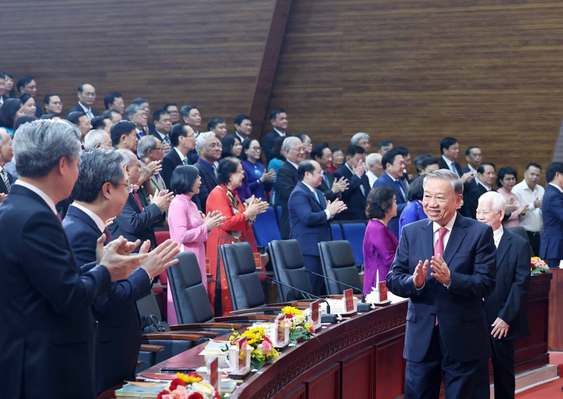 El secretario general del PCV, To Lam, asiste a la ceremonia de anuncio de la Resolución sobre la reorganización administrativa en Ciudad Ho Chi Minh. (Foto: Thong Nhat / VNA)