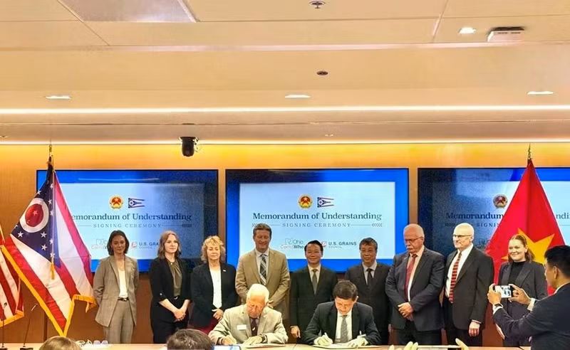 Acto de firma de los memorandos de entendimiento. (Foto: VNA)