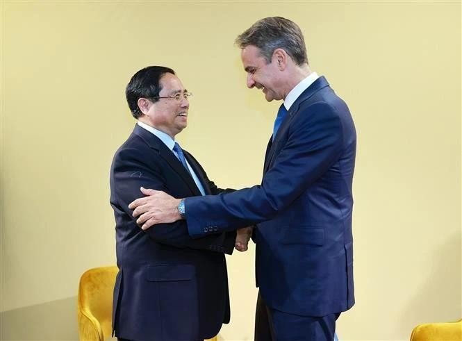 El primer ministro de Vietnam, Pham Minh Chinh (izquierda), y su homólogo griego, Kyriakos Mitsotakis. (Foto: VNA)