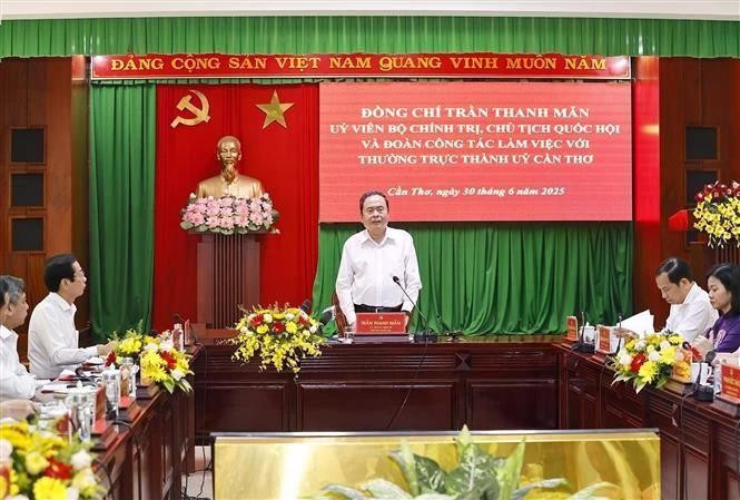 El presidente de la Asamblea Nacional de Vietnam, Tran Thanh Man, habla en el evento (Foto: VNA)