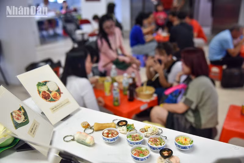 Muchos asistentes franceses expresan su deseo de visitar Vietnam para conocer de primera mano los valores culturales y gastronómicos impregnados del alma del pueblo vietnamita.
