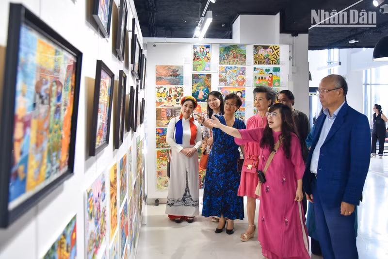 El festival ha ayudado a alentar a las generaciones más jóvenes de vietnamitas, independientemente de dónde vivan, a unirse en la preservación y promoción de la cultura nacional con orgullo patriótico.