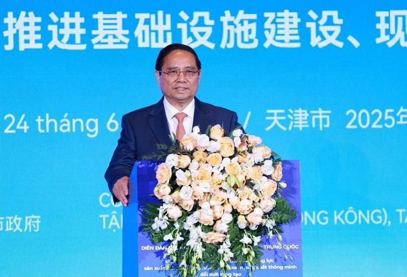 El primer ministro vietnamita, Pham Minh Chinh, habla en el Foro de conexión empresarial Vietnam - China. (Foto: VNA)