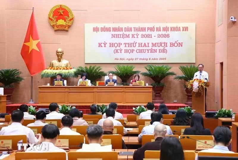 El Consejo Popular de Hanói adoptó las resoluciones en su 24 reunión, celebrada el 27 de junio de 2025. (Foto: VNA)