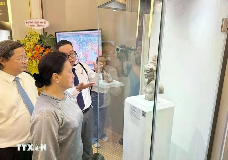 La expresidenta de la Asamblea Nacional de Vietnam, Nguyen Thi Kim Ngan, y delegados en el evento. (Foto: VNA)