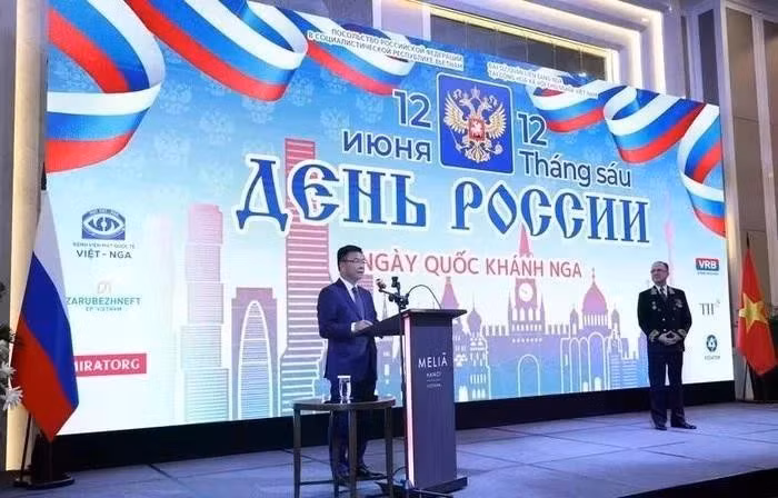 El viceprimer ministro Le Thanh Long habla en una recepción con motivo del Día Nacional de Rusia (12 de junio). (Foto: VPG)