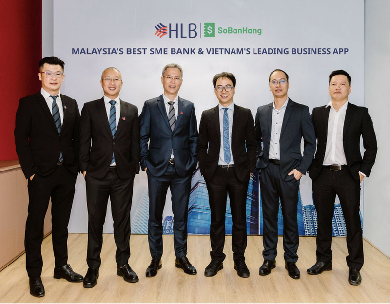Representantes del banco Hong Leong de Malasia y de la plataforma So Ban Hang, en el acto de firma. (Foto: theleader.vn) 