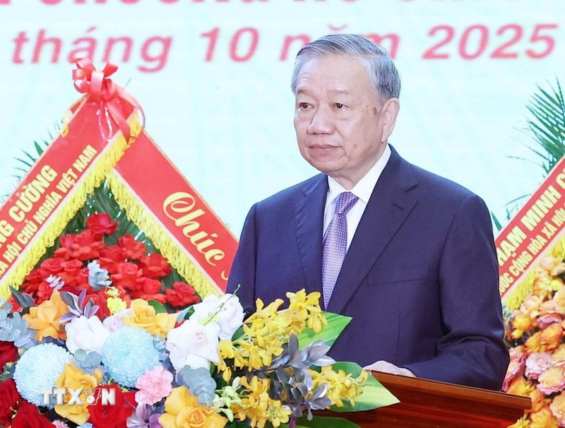 El secretario general del Partido Comunista de Vietnam y jefe de la Comisión Militar Central, To Lam, pronuncia su discurso en la cita. (Foto: VNA)