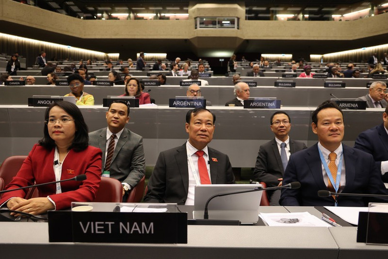 La delegación vietnamita en la 151 Asamblea de la Unión Interparlamentaria (IPU-151). (Foto: VNA)