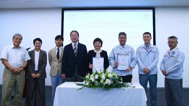 En la ceremonia de firma. (Foto: JICA)