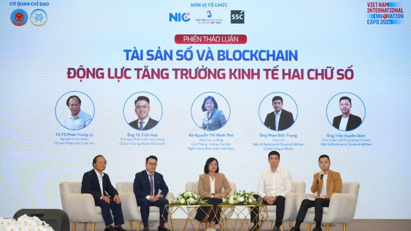En el Foro "Mercado de Activos Digitales: De la Tendencia al Salto Cualitativo", celebrado hoy en Hanói. (Foto: Nhan Dan) 