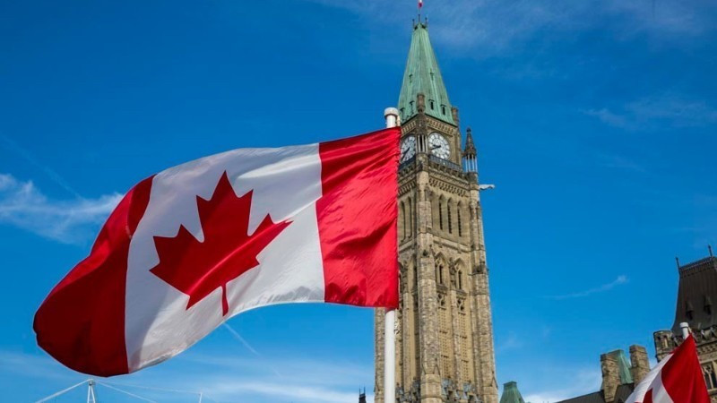 La bandera canadiense ondea en la Colina del Parlamento en Ottawa. (Foto: Gobierno de Canadá)