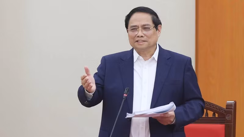 El primer ministro Pham Minh Chinh interviene en la reunión. (Foto: Thong Nhat/VNA)