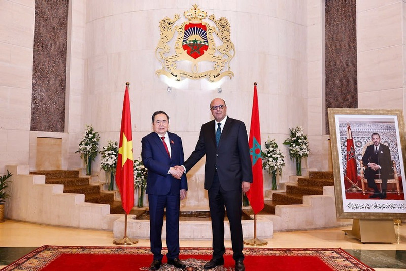 El presidente de la Asamblea Nacional de Vietnam, Tran Thanh Man (izquierda), se reúne con Mohamed Ould Errachid, titular de la Cámara de Consejeros de Marruecos. (Foto: VNA)