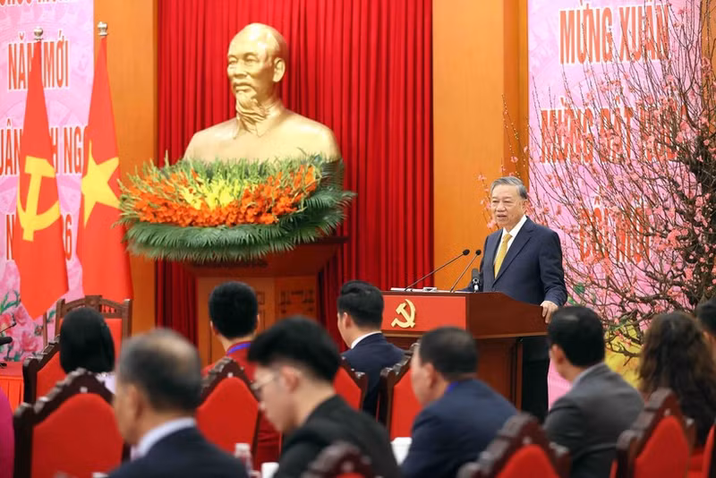 El secretario general del Partido Comunista de Vietnam, To Lam, habla en el encuentro. (Foto: VNA)