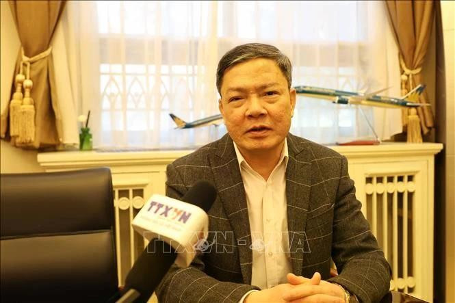 El consejero comercial de Vietnam en China, Nong Duc Lai, en la entrevista. (Foto: VNA)