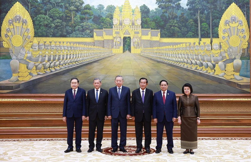Dirigentes de alto nivel de Vietnam y Camboya en el evento. (Foto: VNA)