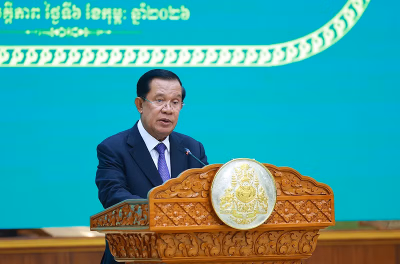 El presidente del Partido Popular de Camboya, Samdech Techo Hun Sen, pronuncia el discurso de bienvenida. (Foto: Duong Giang/VNA)