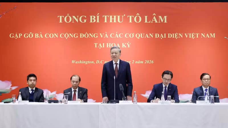 El secretario general del PCV, To Lam, habla en el encuentro. (Foto: VNA)