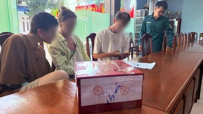 Extranjero detenido por operar un dron ilegalmente en Da Nang. (Foto: laodong.vn)