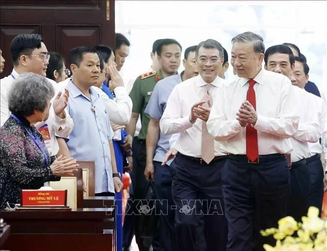 El secretario general del Partido Comunista de Vietnam, To Lam, y delegados. (Foto: VNA)