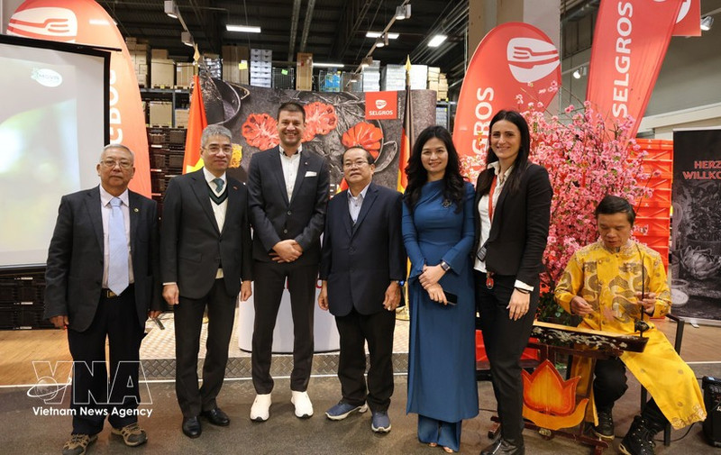 El evento "Día de los Productos de Vietnam", organizado por la Oficina Comercial de Vietnam en Alemania, tuvo lugar en el supermercado Selgros Lichtenberg de Berlín. (Foto: VNA).