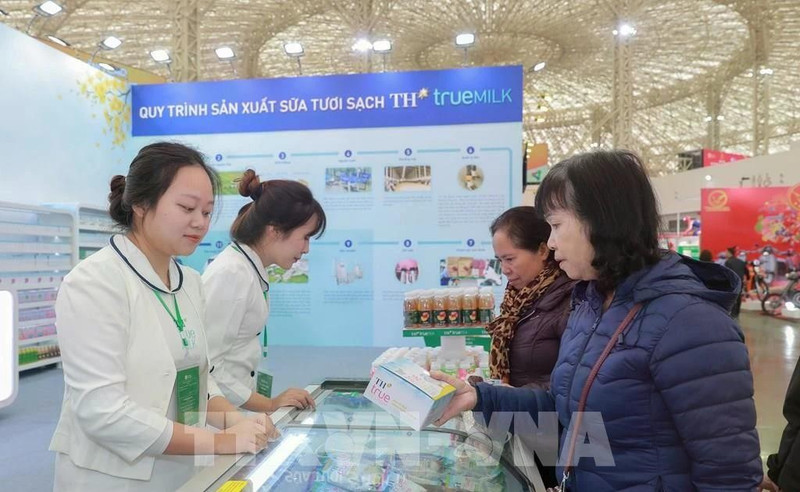 En el stand del grupo lácteo TH. (Foto: VNA)