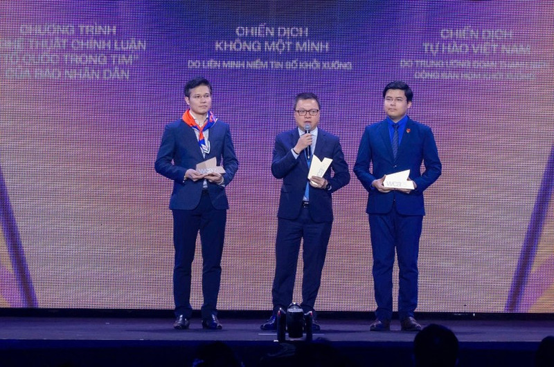Le Quoc Minh, miembro del Comité Central del Partido, presidente-editor del periódico Nhan Dan, subjefe de la Comisión Central de Propaganda y Movilización de Masas, y presidente de la Asociación de Periodistas de Vietnam, en la gala de entrega de los WeChoice Awards 2025. (Foto: Comité Organizador)