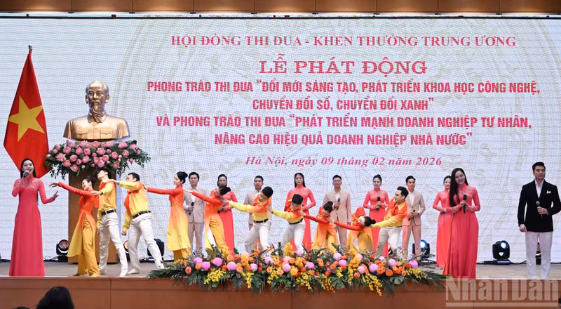 Programa artístico de bienvenida a la ceremonia de lanzamiento.