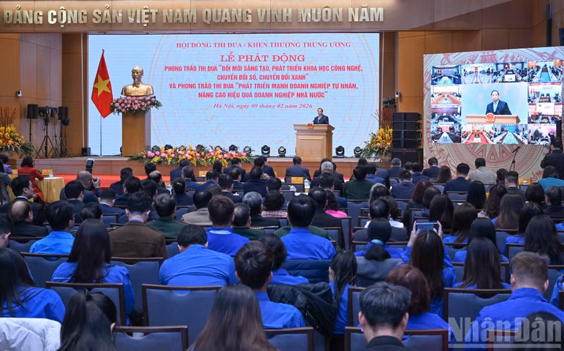 La ceremonia se transmite en directo a las provincias y ciudades de todo el país.