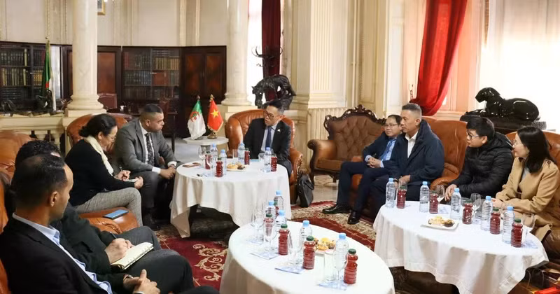 Panorama de la reunión en la Cámara de Comercio e Industria de la provincia argelina de Orán. (Foto: VNA)