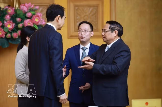 El primer ministro de Vietnam, Pham Minh Chinh, recibe a He Wei, embajador de China. (Foto: VNA)