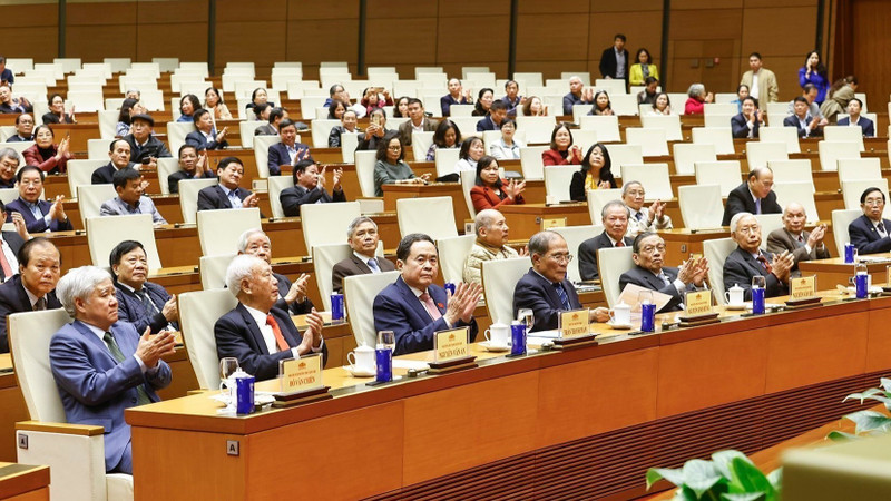 El presidente de la AN, Tran Thanh Man, y los delegados. (Foto: Doan Tan/VNA)