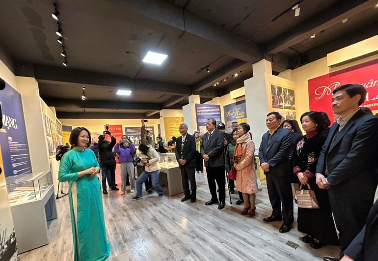 Visitantes a la exposición. 