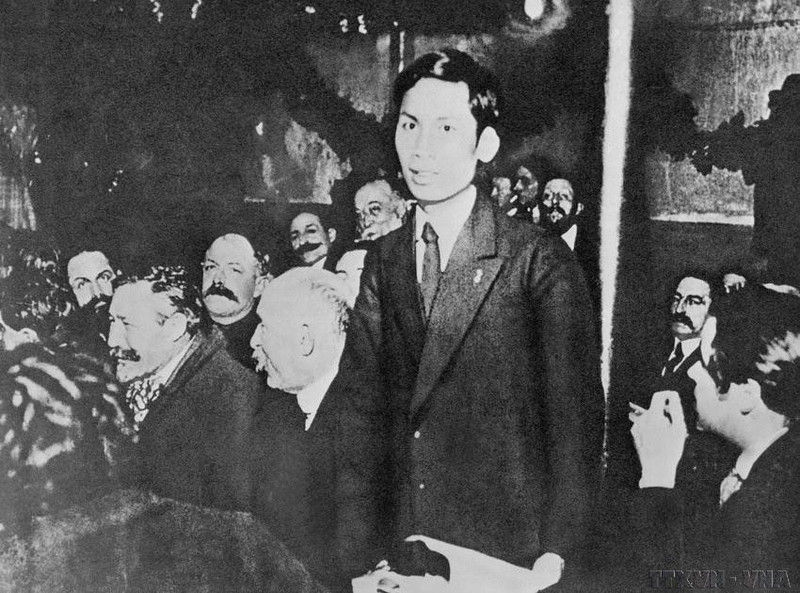 Nguyen Ai Quoc intervino en el Congreso de fundación del Partido Comunista Francés, celebrado en la ciudad de Tours. Fue el primer vietnamita en convertirse en comunista y es considerado uno de los fundadores del Partido Comunista Francés (diciembre de 1920). (Foto: VNA)